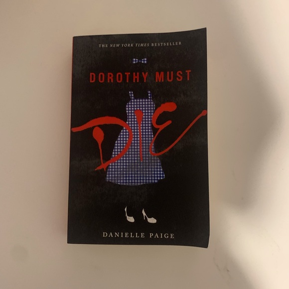 DOROTHY MUST DIE - Danielle Paige - Picture 1 of 2